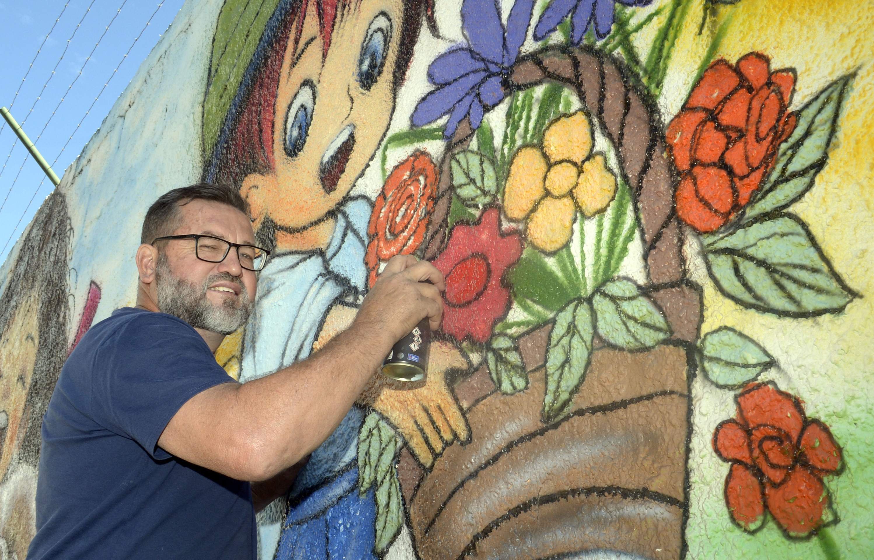  29/05/2025 Cr&eacute;dito: Marcelo Ferreira/CB/D.A Press. Brasil. Bras&iacute;lia - DF - Caderno anivers&aacute;rio de Taguatinga. Pintor e grafiteiro Francisco das Chagas conhecido como Fan.