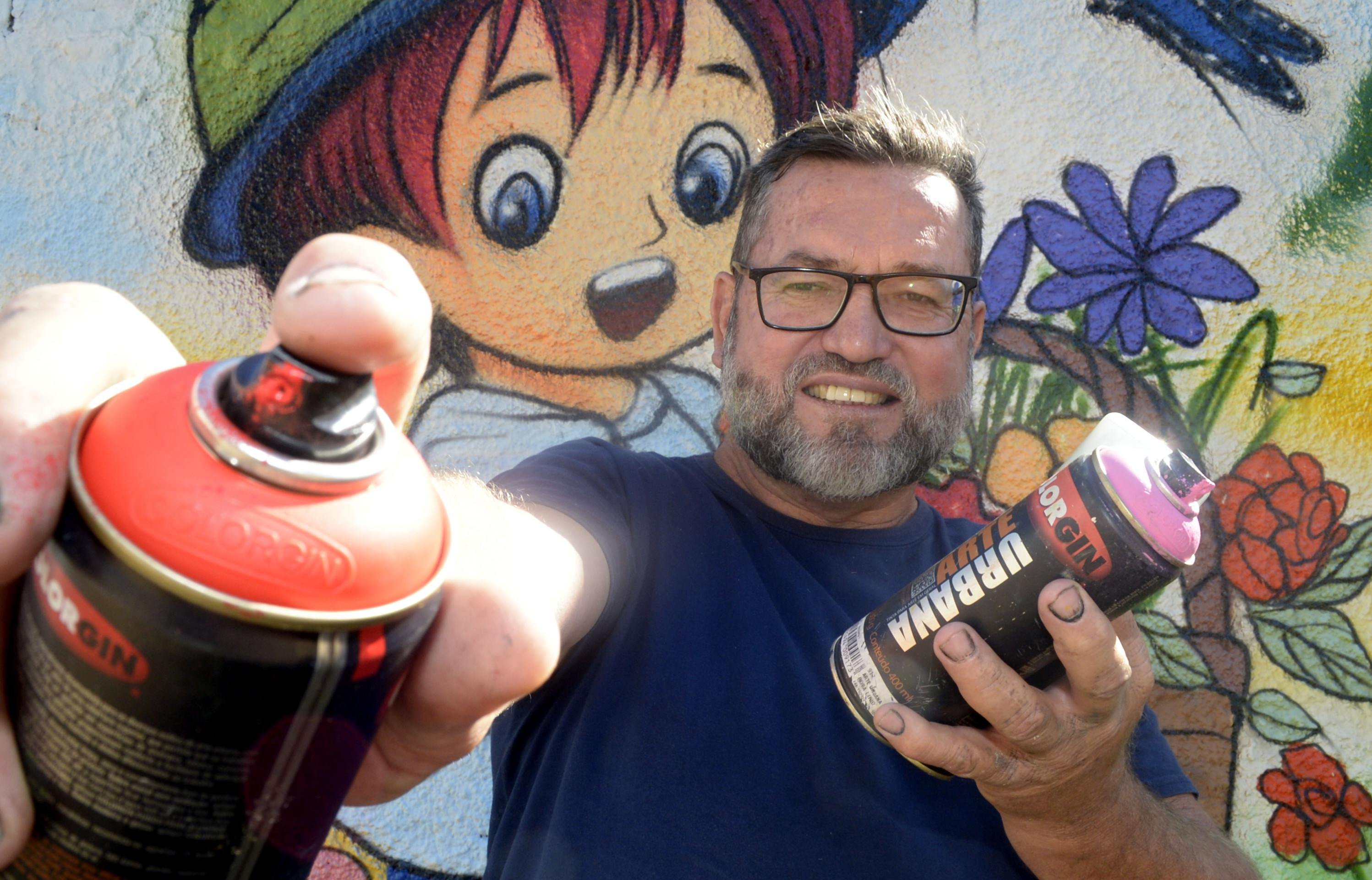 Artista plástico colore Taguatinga e conquista espaço com seu talento