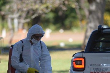 Caso de gripe aviária foi confirmado no Zoológico de Brasília. No DF, oito pessoas são monitoradas -  (crédito:  Ed Alves CB/DA Press)