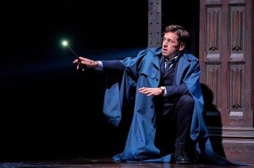 Harry Potter e a criança amaldiçoada (2016) — Peça em duas partes escrita por Jack Thorne. Estreou no Palace Theatre, em Londres, em 2016.
