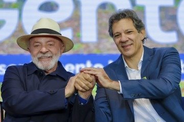 'Quando a gente tem gente competente para sentar em uma mesa e fazer negociação, a gente consegue muitas coisas nesse país', disse Lula sobre Hadadd -  (crédito:  Ricardo Stuckert/PR)