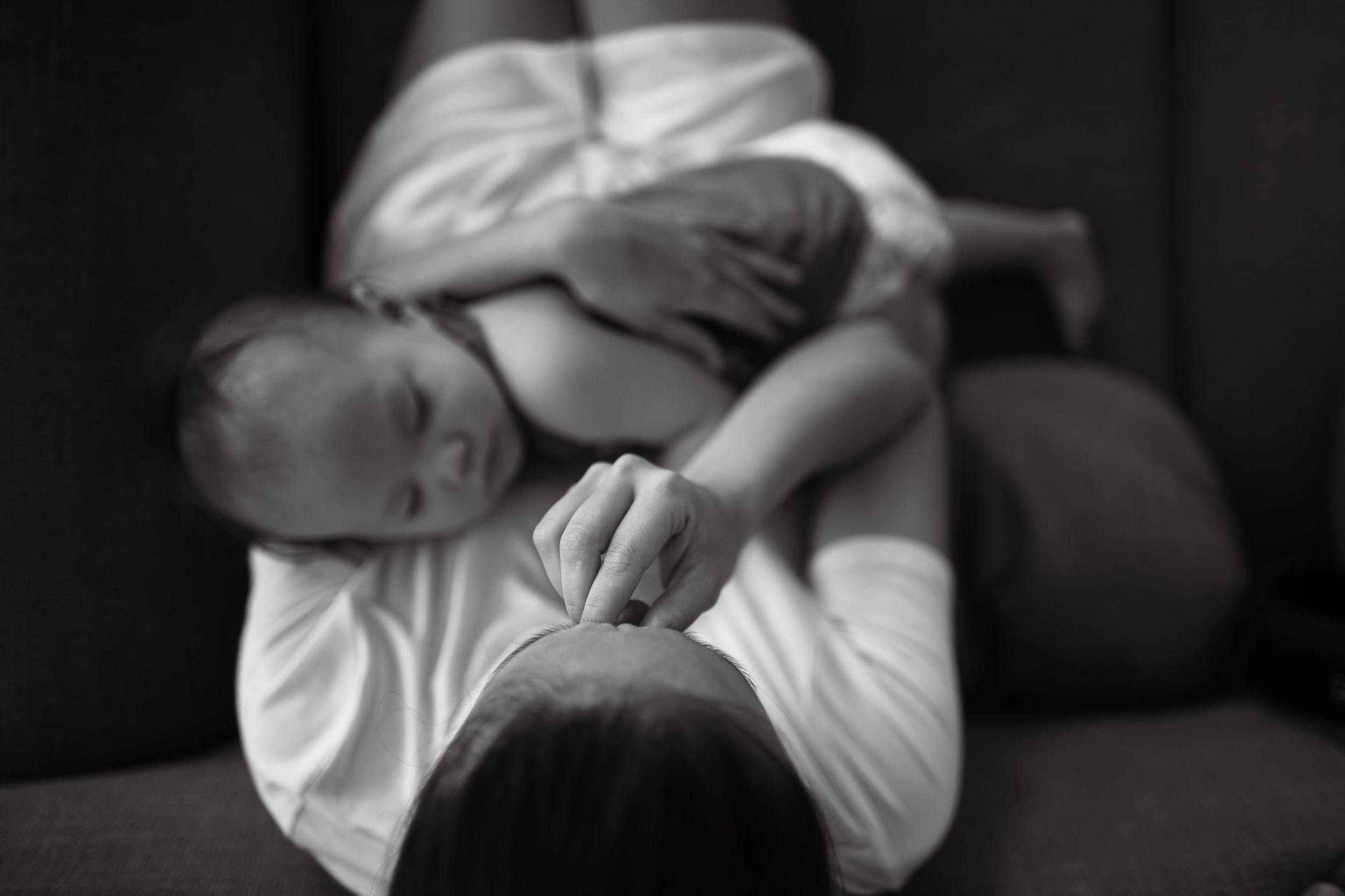 O nascimento de um filho pode, para muitas mulheres, representar o início de um período de sofrimento psíquico profundo, frequentemente vivido em silêncio e interpretado como falha pessoal, apontam especialistas -  (crédito: Getty Images)