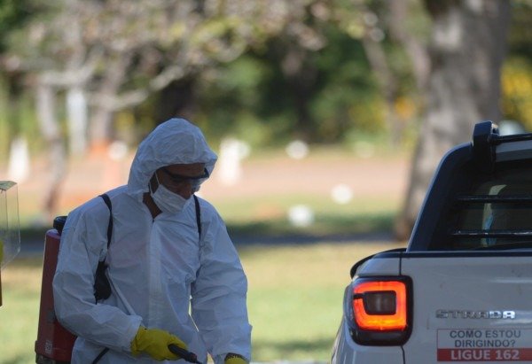 Caso de gripe aviária foi confirmado no Zoológico de Brasília. No DF, oito pessoas são monitoradas - (crédito: Ed Alves CB/DA Press)