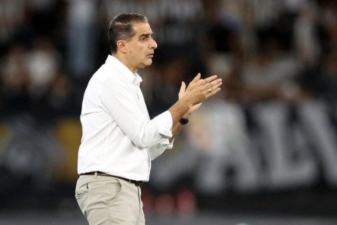 Paiva está atento ao mercado. Mas sem grande ilusão - (crédito: Foto: Vitor Silva/Botafogo) Paiva está atento ao mercado. Mas sem grande ilusão - (crédito: Foto: Vitor Silva/Botafogo)