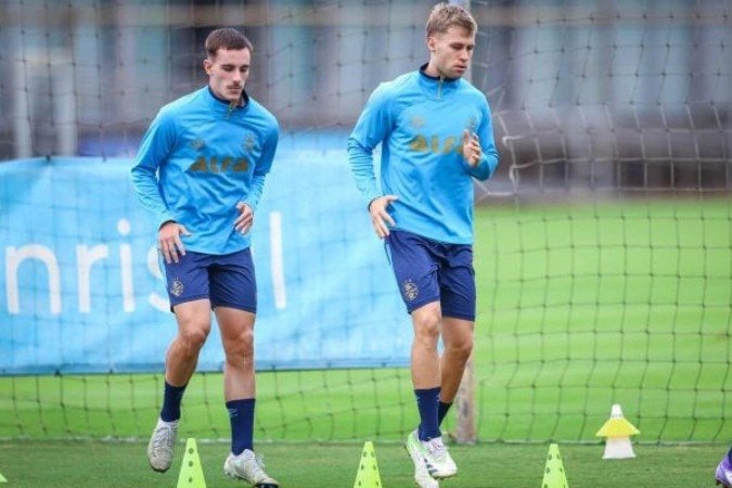Trio de promessas do Grêmio aparece entre os relacionados para duelo contra o Sportivo Luqueño - (crédito: Foto: Lucas Uebel / Grêmio) Trio de promessas do Grêmio aparece entre os relacionados para duelo contra o Sportivo Luqueño - (crédito: Foto: Lucas Uebel / Grêmio)