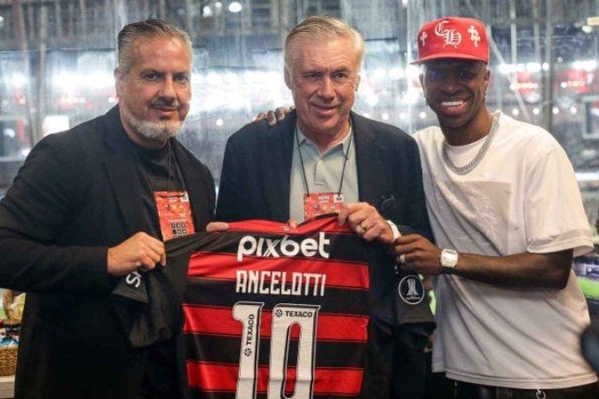 Vini Jr e Ancelotti no Maracanã - (crédito: Gilvan de Souza/Flamengo) Vini Jr e Ancelotti no Maracanã - (crédito: Gilvan de Souza/Flamengo)