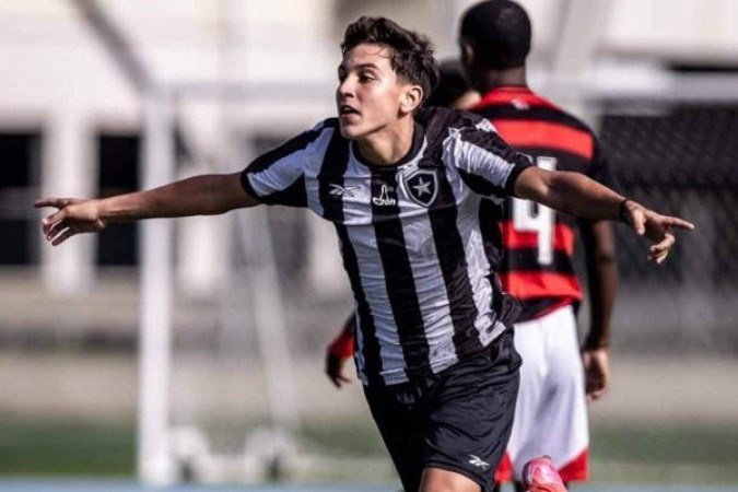 Germano está voando nas categorias de base do Botafogo - (crédito: Foto: Divulgação/Botafogo ) Germano está voando nas categorias de base do Botafogo - (crédito: Foto: Divulgação/Botafogo )