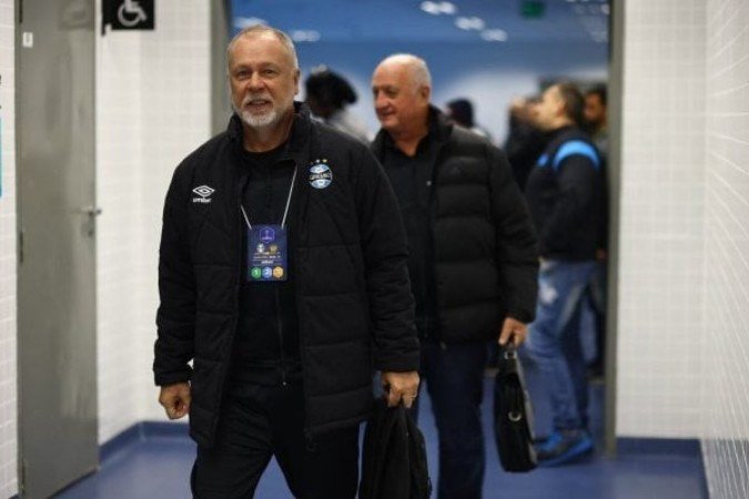 Mano Menezes e Felipão antes do jogo do Grêmio contra o Sportivo Luqueño - (crédito: Foto: Lucas Uebel / Grêmio FBPA) Mano Menezes e Felipão antes do jogo do Grêmio contra o Sportivo Luqueño - (crédito: Foto: Lucas Uebel / Grêmio FBPA)