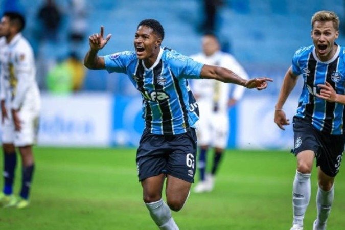 Garoto se emociona muito com seu primeiro gol -  (crédito: Foto: Lucas Uebel / Grêmio FBPA)