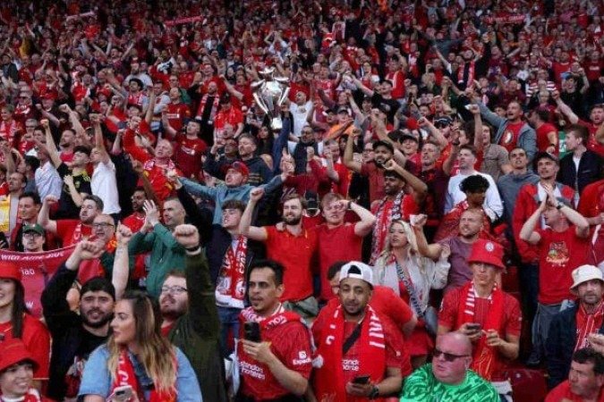 Jogadores e torcedores do Liverpool comemoram o título da Premier League 2024/25 -  (crédito: Foto: Carl Recine/Getty Images)
