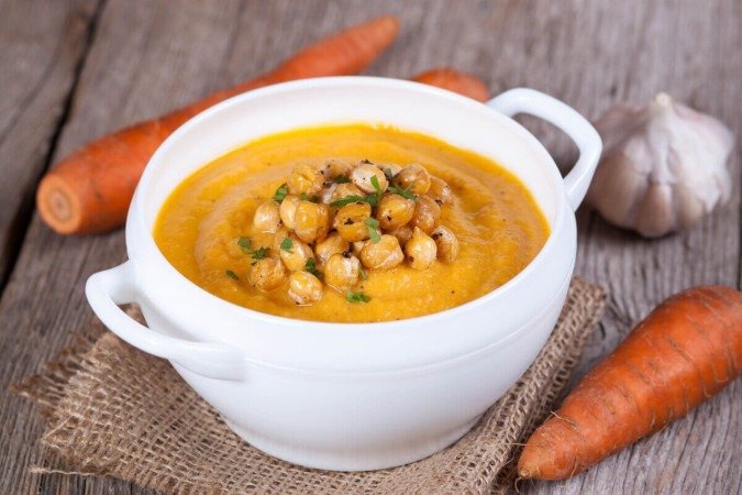 Creme de cenoura com grão-de-bico (Imagem: Ahanov Michael | Shutterstock) -  (crédito: EdiCase)