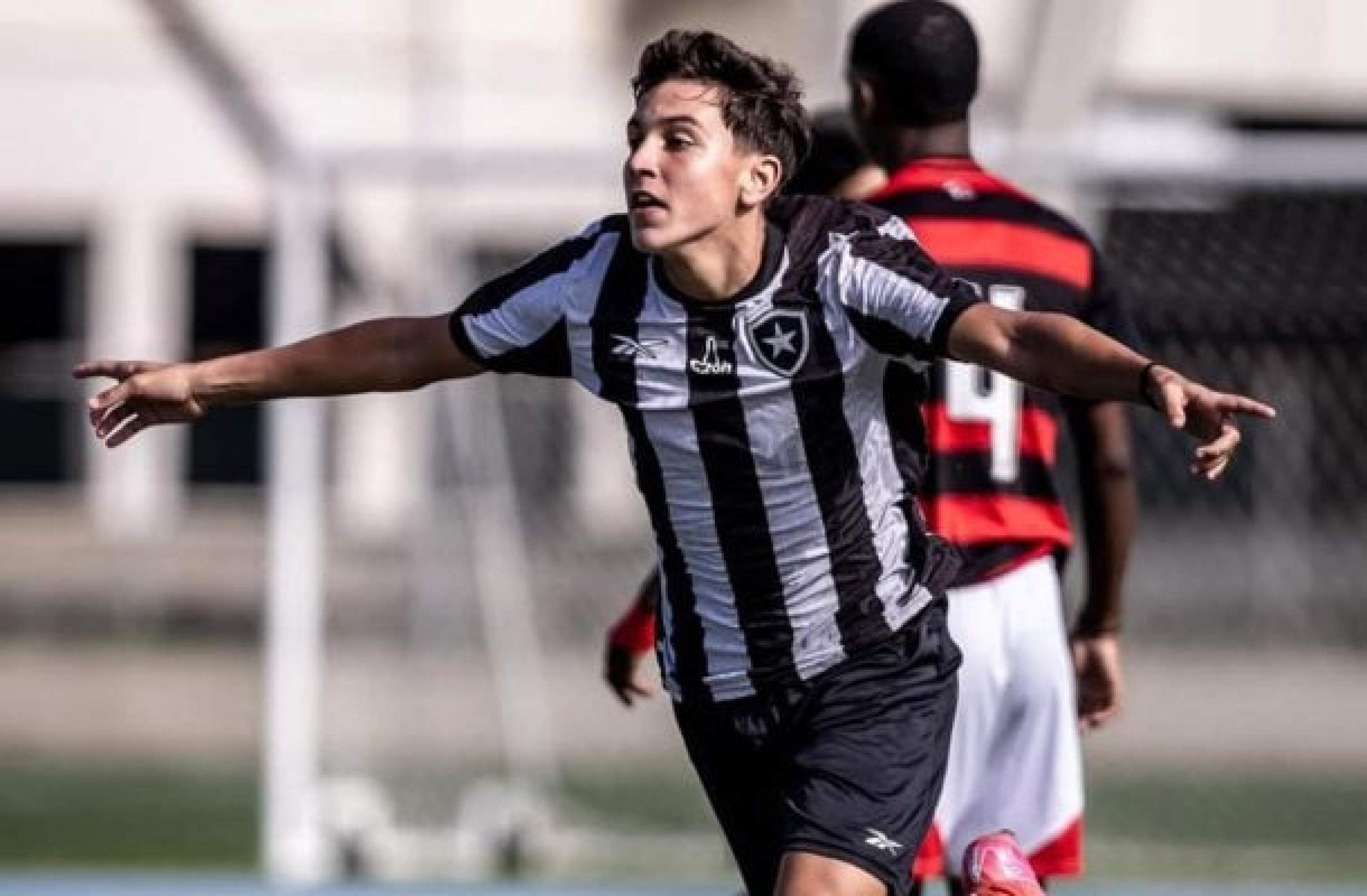 Conheça o garoto que tem média superior a um gol por jogo na base do Botafogo