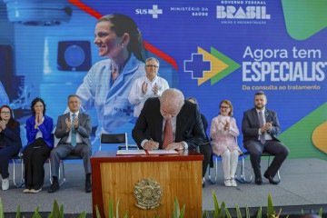 Programa dos tempos da ex-ministra foi renomeado e relançado, mas presidente lamentou não tê-la chamado para participar do evento -  (crédito: Ricardo Stuckert/PR)