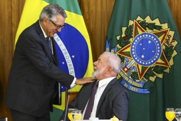 O lançamento ocorreu no Palácio do Planalto, com o presidente Luiz Inácio Lula da Silva (PT) e o ministro da Saúde, Alexandre Padilha -  (crédito: Marcelo Camargo/Agência Brasil)