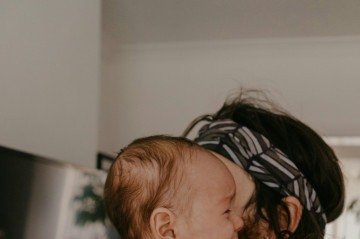O choro normal da criança começa a se intensificar nas primeiras semanas de vida, alcança o seu topo entre a sexta e oitava semana, e aos três meses já começa a dar uma trégua -  (crédito: Toa Heftiba/Unsplash)