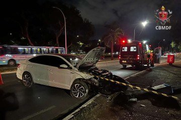 Os condutores dos veículos não sofreram qualquer tipo de ferimento -  (crédito: CBMDF)
