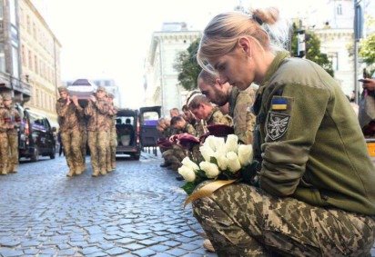 Países ocidentais, incluindo o Reino Unido, importam combustíveis fósseis russos através de 'refinarias de lavagem' em outras partes do mundo -  (crédito: Getty Images)