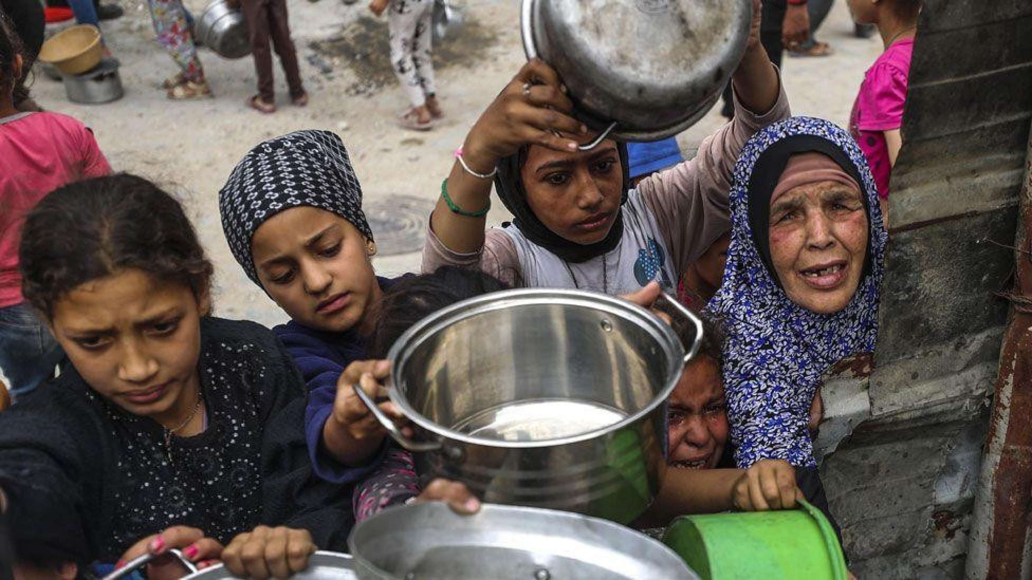 Israel está submetendo população de Gaza 'à fome forçada', diz alto funcionário da ONU à BBC