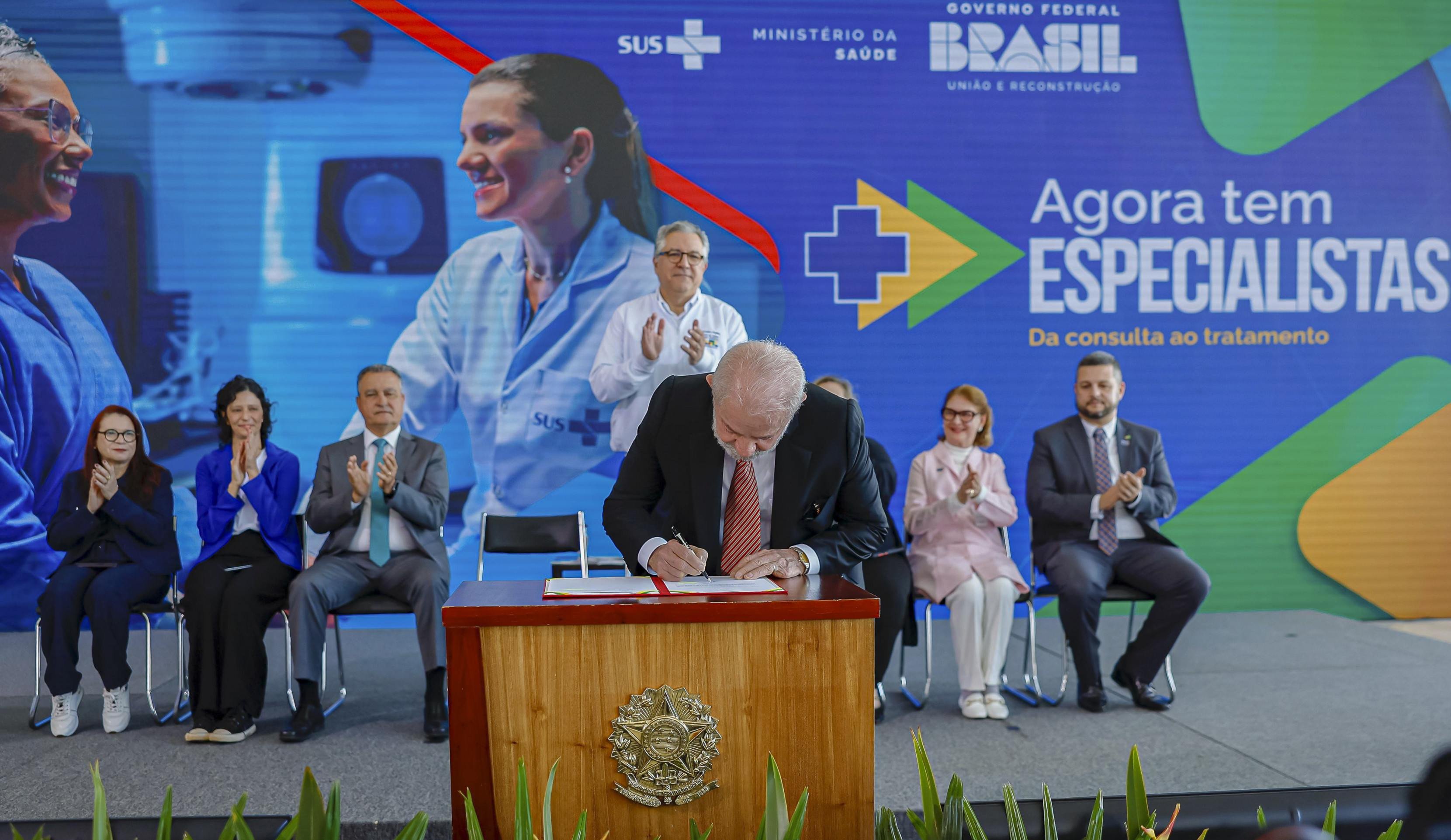 Lula se desculpa por não convidar Nísia para relançamento de programa do SUS Lula se desculpa por não convidar Nísia para relançamento de programa do SUS