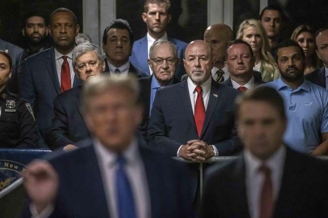  (L-R) John Coale, Chuck Zito, attorney Alan Dershowitz, former New York City Police Commissioner Bernard Kerik, US Rep. Eric Burlison (R-MO), and Kash Patel listen as Former U.S. President Donald Trump speaks to the media as he arrives in court during his trial for allegedly covering up hush money payments at Manhattan Criminal Court on May 20, 2024 in New York City. Former NYPD Commissioner Bernard Kerik died on May 29, 2025 at the age of 69. In a post on social media, FBI Director Kash Patel said Kerik passed away on Thursday after a private battle with an illness. Kerik was former New York City Mayor Rudy Giulianis commissioner from 2000 to 2001, and served during the 9/11 terrorist attacks. (Photo by POOL / GETTY IMAGES NORTH AMERICA / AFP)       
