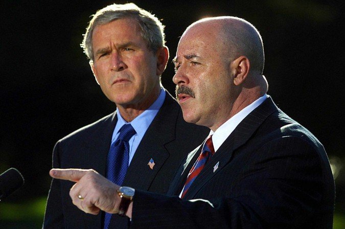  (FILES) This  October 3, 2003, file photo shows former New York City Police Commissioner Bernard Kerik (R), with US President George W. Bush (L), addressing the media on the South Lawn of the White House in Washington, DC. Former NYPD Commissioner Bernard Kerik died on May 29, 2025 at the age of 69. In a post on social media, FBI Director Kash Patel said Kerik passed away on Thursday after a private battle with an illness. Kerik was former New York City Mayor Rudy Giulianis commissioner from 2000 to 2001, and served during the 9/11 terrorist attacks. (Photo by Manny CENETA / AFP)       