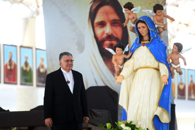 Padre Moacir Anastácio, de 63 anos, conta que teve a revelação das velas há 25 anos - (crédito: Fotos: Ed Alves CB/DA Press) Padre Moacir Anastácio, de 63 anos, conta que teve a revelação das velas há 25 anos - (crédito: Fotos: Ed Alves CB/DA Press)