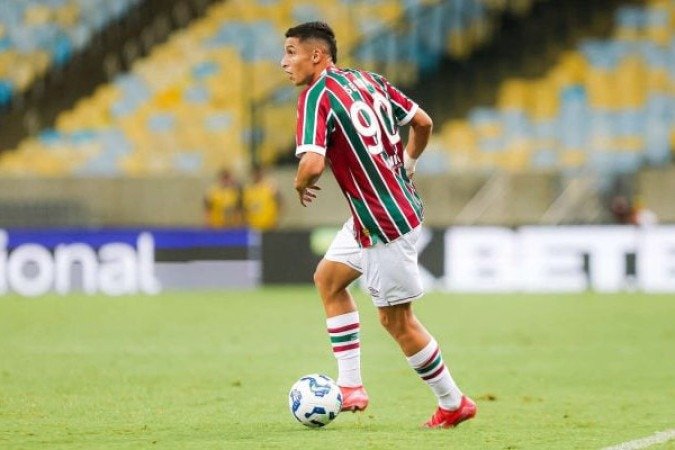 SERNA - O grande jogador da partida. Conseguiu puxar pelo lado esquerdo, participativo no ataque e ainda conseguiu marcar o gol que fechou o marcador. Mesmo tendo muitos dados de bolas perdidas, saiu como uma das peças fundamentais para a vitória do Fluminense. Nota: 7 - Foto: Marina Garcia/Fluminense FC