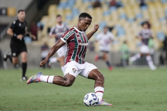 JHON ARIAS - Como sempre, um motorzinho pela ponta direita tricolor. Esteve muito ativo ao longo da partida, com passes decisivos, criatividade no ataque, alÃ©m de vencer mais das metades dos duelos que disputou na partida. Nota: 7 - Foto: Lucas MerÃ§on/Fluminense FC