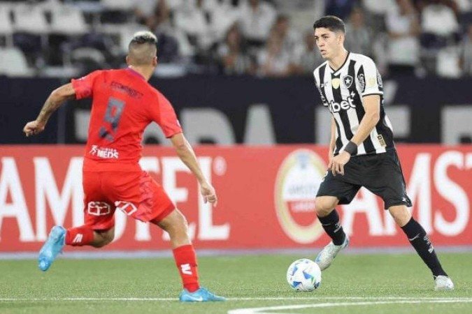 Jair em ação com a camisa do Botafogo diante da Universidad de Chile - (crédito: Foto: Vitor Silva/Botafogo) Jair em ação com a camisa do Botafogo diante da Universidad de Chile - (crédito: Foto: Vitor Silva/Botafogo)