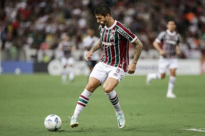 EVERALDO - Começou bem a partida, se movimentando bastante e participando fora da área. Entretanto, caiu muito nível ao longo da partida e teve um jogo mais discreto. Nota: 5,5 - Foto: Lucas Merçon/Fluminense FC
