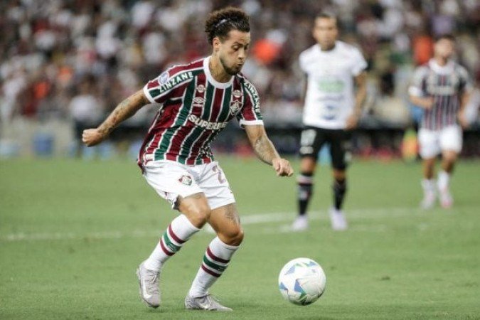 GUGA - Herói no clássico, apareceu bem pela direita, com muita ação pelo seu setor. Acabou deixando espaço na defesa e falhou um pouco nos combates defensivos. Nota: 6 -Foto: Lucas Merçon/Fluminense FC
