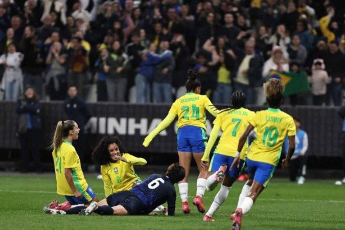 Dudinha (camisa 24, ao fundo) corre para comemorar. Foi dela dois gols do Brasil sobre o Japão - (crédito: Foto: Staff Images Woman/ CBF) Dudinha (camisa 24, ao fundo) corre para comemorar. Foi dela dois gols do Brasil sobre o Japão - (crédito: Foto: Staff Images Woman/ CBF)