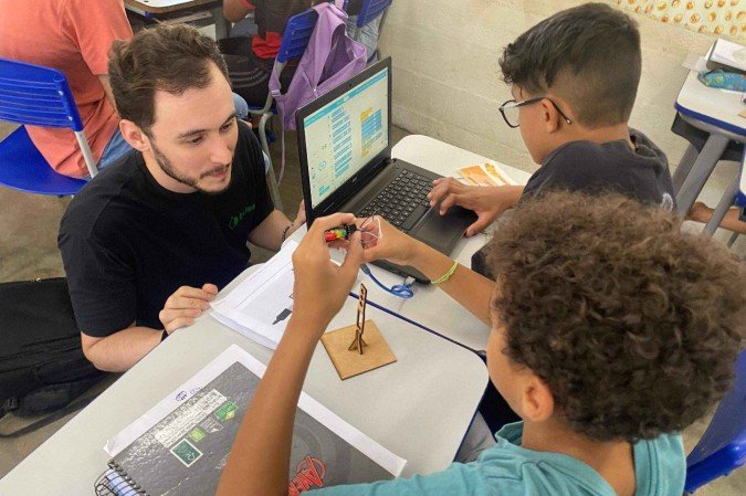 A empresa de Rafael Mascarenhas apresenta a robótica para a alunos de escolas públicas e particulares - (crédito: Arquivo pessoal) A empresa de Rafael Mascarenhas apresenta a robótica para a alunos de escolas públicas e particulares - (crédito: Arquivo pessoal)