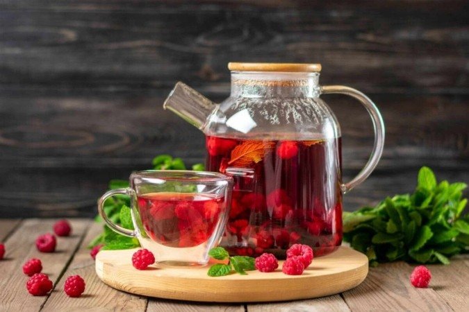 Chá de hibisco com framboesa e hortelã (Imagem: Marina Rich | Shutterstock) - (crédito: EdiCase) Chá de hibisco com framboesa e hortelã (Imagem: Marina Rich | Shutterstock) - (crédito: EdiCase)
