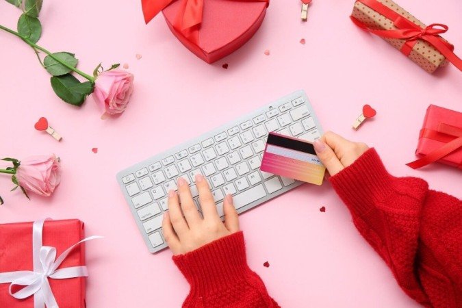 Golpes online aumentam durante datas comemorativas (Imagem: Pixel-Shot | Shutterstock) - (crédito: EdiCase) Golpes online aumentam durante datas comemorativas (Imagem: Pixel-Shot | Shutterstock) - (crédito: EdiCase)