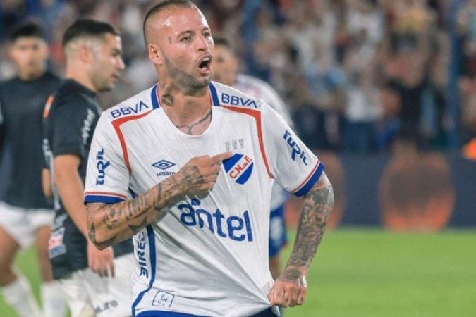 Nico López em ação com a camisa do Nacional, um dos clubes mais importantes do Uruguai - (crédito: Foto: Divulgação/Club Nacional de Football) Nico López em ação com a camisa do Nacional, um dos clubes mais importantes do Uruguai - (crédito: Foto: Divulgação/Club Nacional de Football)