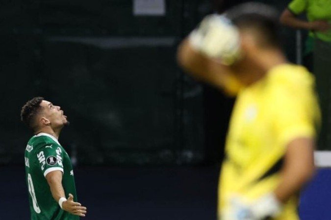 Paulinho tenta superar dores da cirurgia para engatar sequência no Palmeiras - (crédito: Foto: Cesar Greco/Palmeiras) Paulinho tenta superar dores da cirurgia para engatar sequência no Palmeiras - (crédito: Foto: Cesar Greco/Palmeiras)