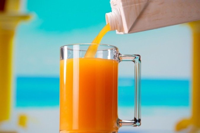 O suco 100% fruta em caixinha está cada vez mais presente no dia a dia dos brasileiros (Imagem: Viktor_LA | Shutterstock) - (crédito: EdiCase) O suco 100% fruta em caixinha está cada vez mais presente no dia a dia dos brasileiros (Imagem: Viktor_LA | Shutterstock) - (crédito: EdiCase)