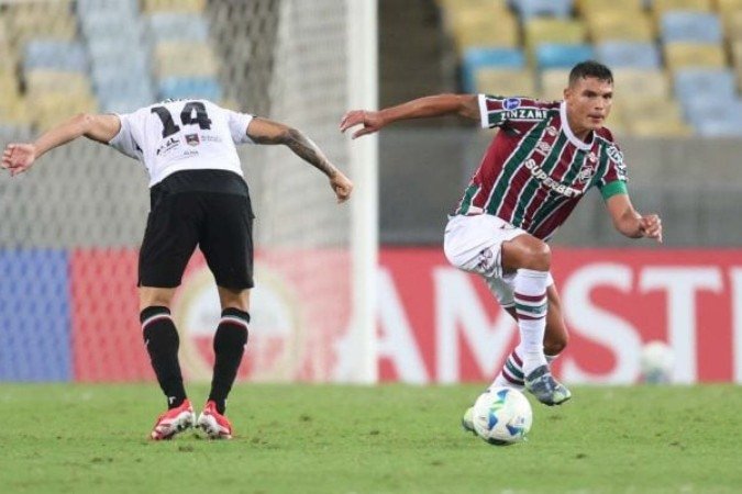 Thiago Silva em ação com a camisa do Fluminense diante do Once Caldas-COL -  (crédito: Foto: Marcelo Gonçalves/Fluminense)
