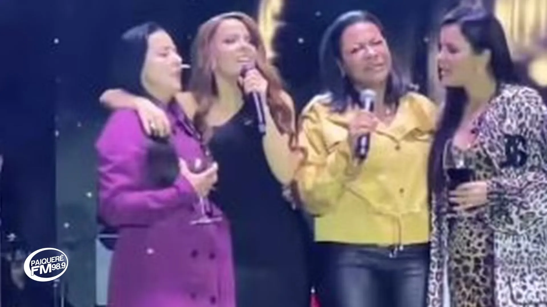 Maiara e Maraisa cantam música de Marília Mendonça com mãe da cantora
