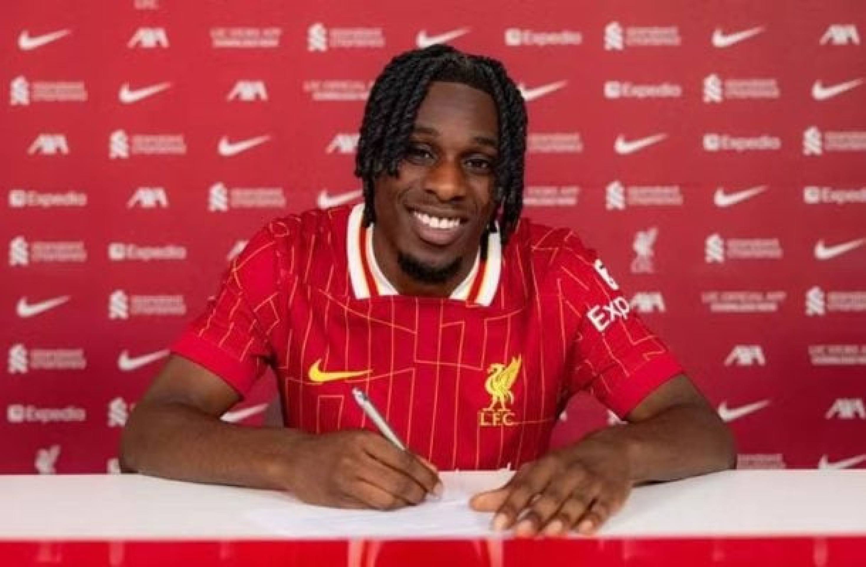Liverpool anuncia a contratação de Jeremie Frimpong, ex-Leverkusen