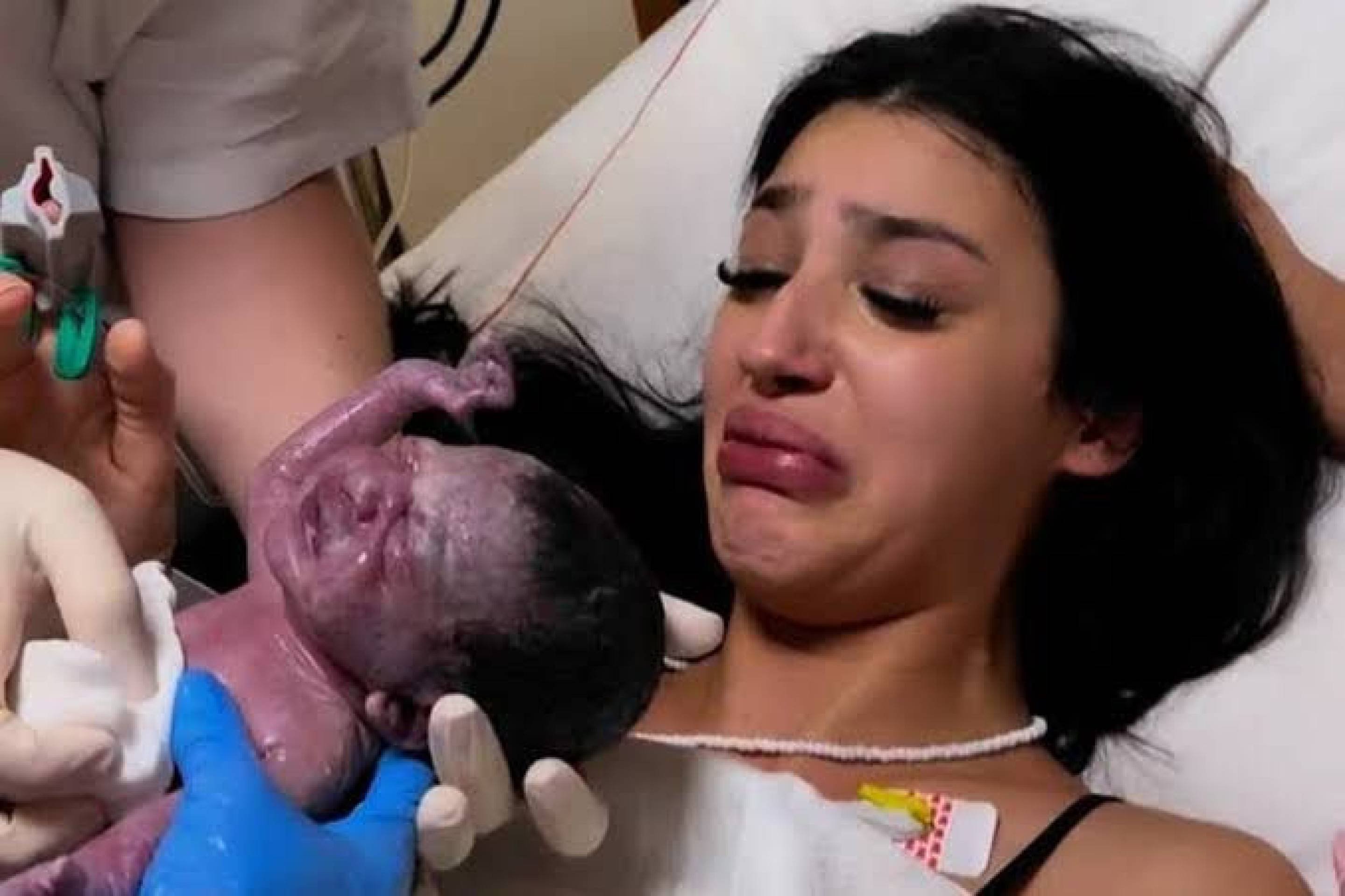 Filha de Bia Miranda e Gato Preto recebe alta após um mês internada