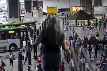 Segundo o levantamento, 83% da população acredita que o próximo ano será melhor do que o que se encerra, o equivalente a cerca de 135 milhões de pessoas -  (crédito: Minervino Júnior/CB/D.A.Press)