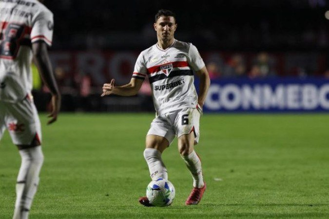 CÃ?DRIC SOARES - Falhou na marcaÃ§Ã£o Ã  Erick Pulga no gol do Bahia e teve partida ruim, com vacilos na marcaÃ§Ã£o e no apoio - Nota 5,0 - Foto: Rubens Chiri / SÃ£o Paulo FC