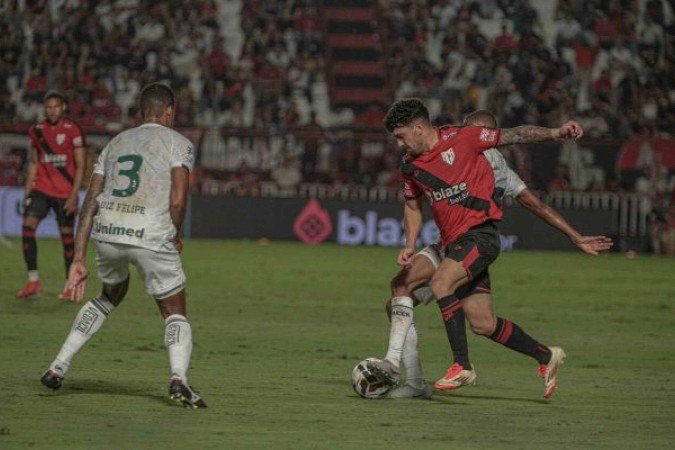 Deu Esmeraldino no clássico goiano deste sábado, pela Série B do Brasileiro - (crédito: Foto: Divulgação / ACG) Deu Esmeraldino no clássico goiano deste sábado, pela Série B do Brasileiro - (crédito: Foto: Divulgação / ACG)