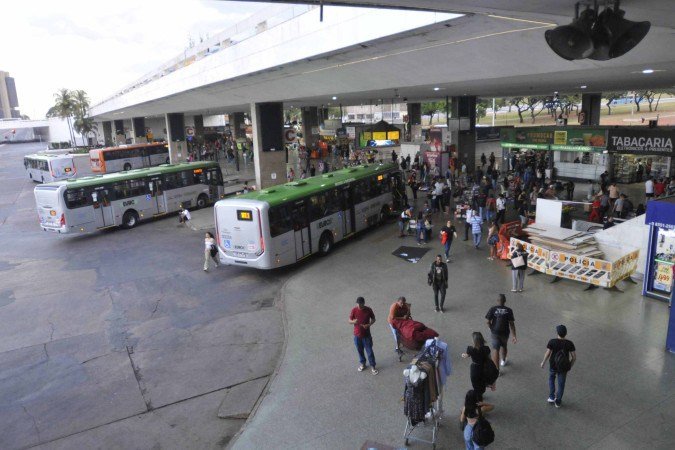  31/05/2025. Crédito: Minervino Júnior/CB/D.A Press. Brasil.  Brasilia - DF. Rodoviária do Plano Piloto no primeiro dia de funcionamento com gestão da iniciativa privada. escada rolante estragada.