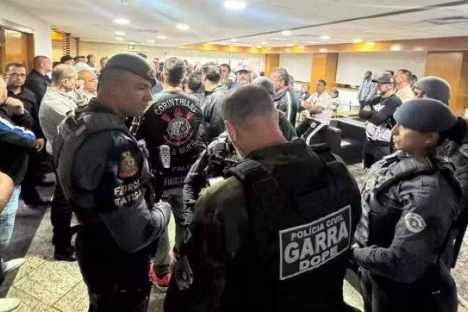Polícia na sede do Corinthians -  (crédito: Reprodução)