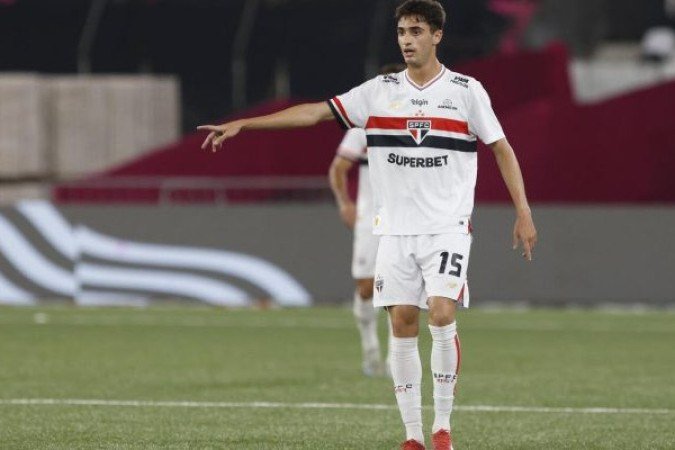RODRIGUINHO - Substituiu Pablo Maia. Ficou pouco mais de cinco minutos em campo, o suficiente para receber cartão amarelo - Nota 5,5 - Rubens Chiri / São Paulo FC