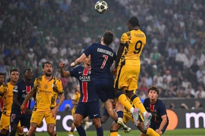 INTER DE MILÃO – Não viu a cor da bola. Totalmente dominada do primeiro ao último minuto, dependendo apenas de alguns lampejos, notadamente de Thuram, seu único jogador que merece uma avaliação acima de 5,0. Inzaghi levou um nó tático de Luis Enrique que não vai esquecer jamais. NOTA 3,0. Foto: Divulgação/Inter de Milão