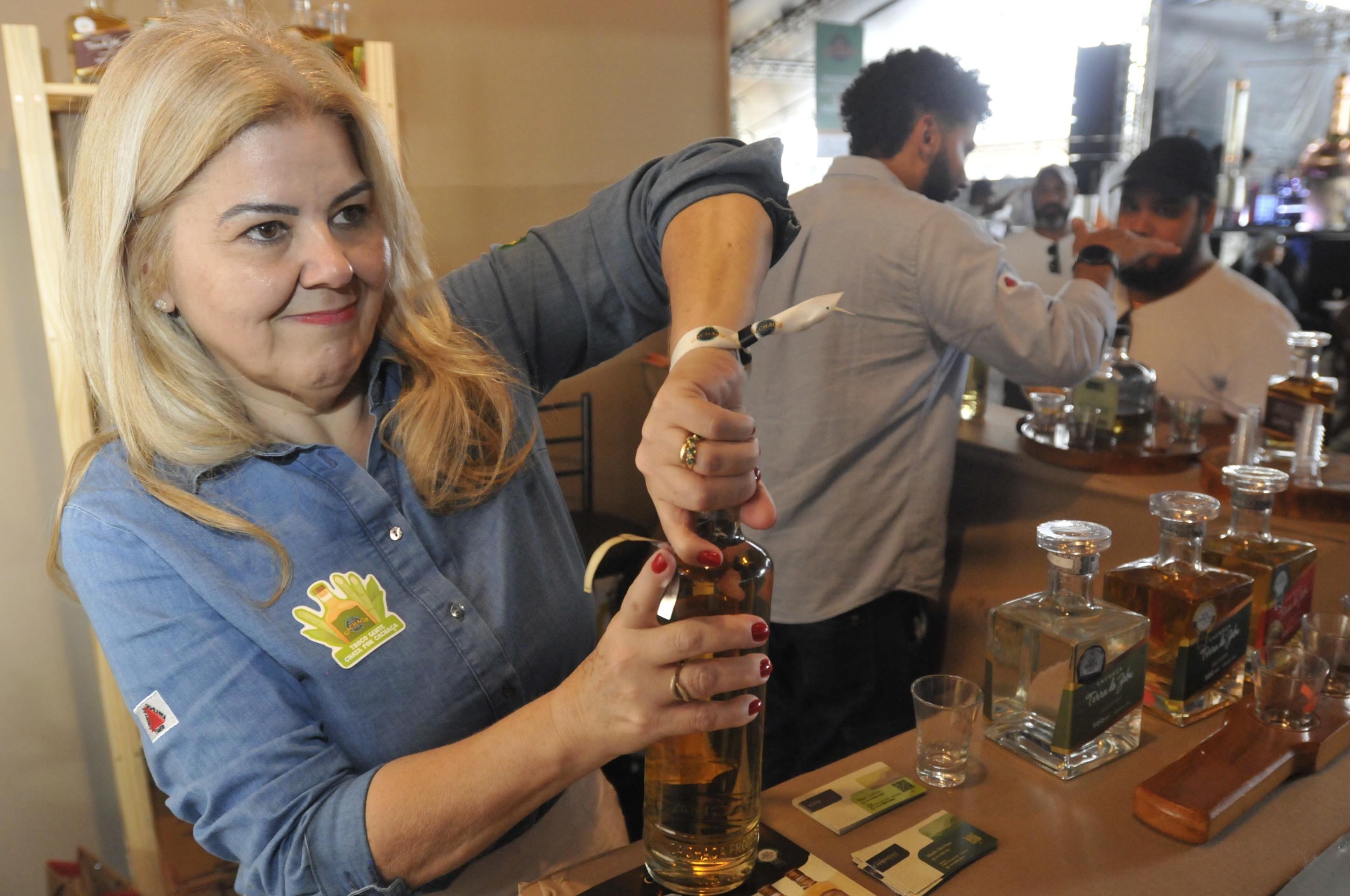  31/05/2025. Crédito: Minervino Júnior/CB/D.A Press. Brasil.  Brasilia - DF. Feira da cachaça próximo ao ginásio Nilson Nelson. Ana Cristina